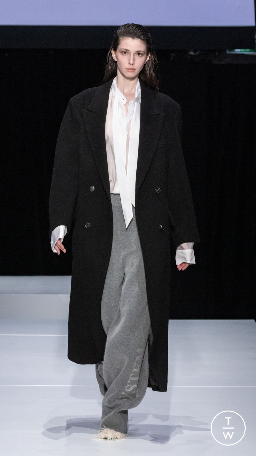 Fashion Week Paris Fall/Winter 2024 look 27 from the System Studios collection menswear