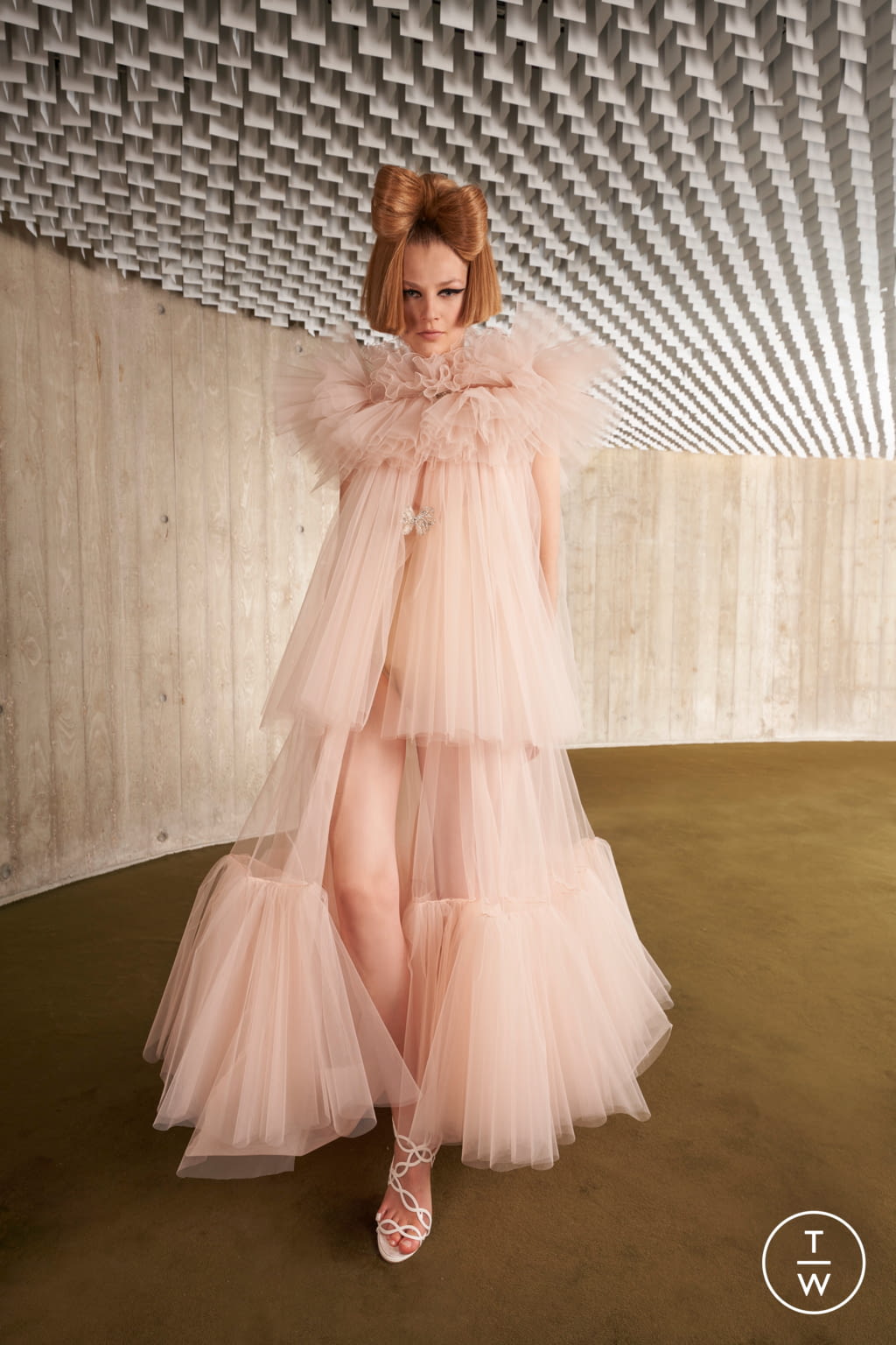 Fashion Week Paris Fall/Winter 2021 look 27 from the Giambattista Valli collection couture