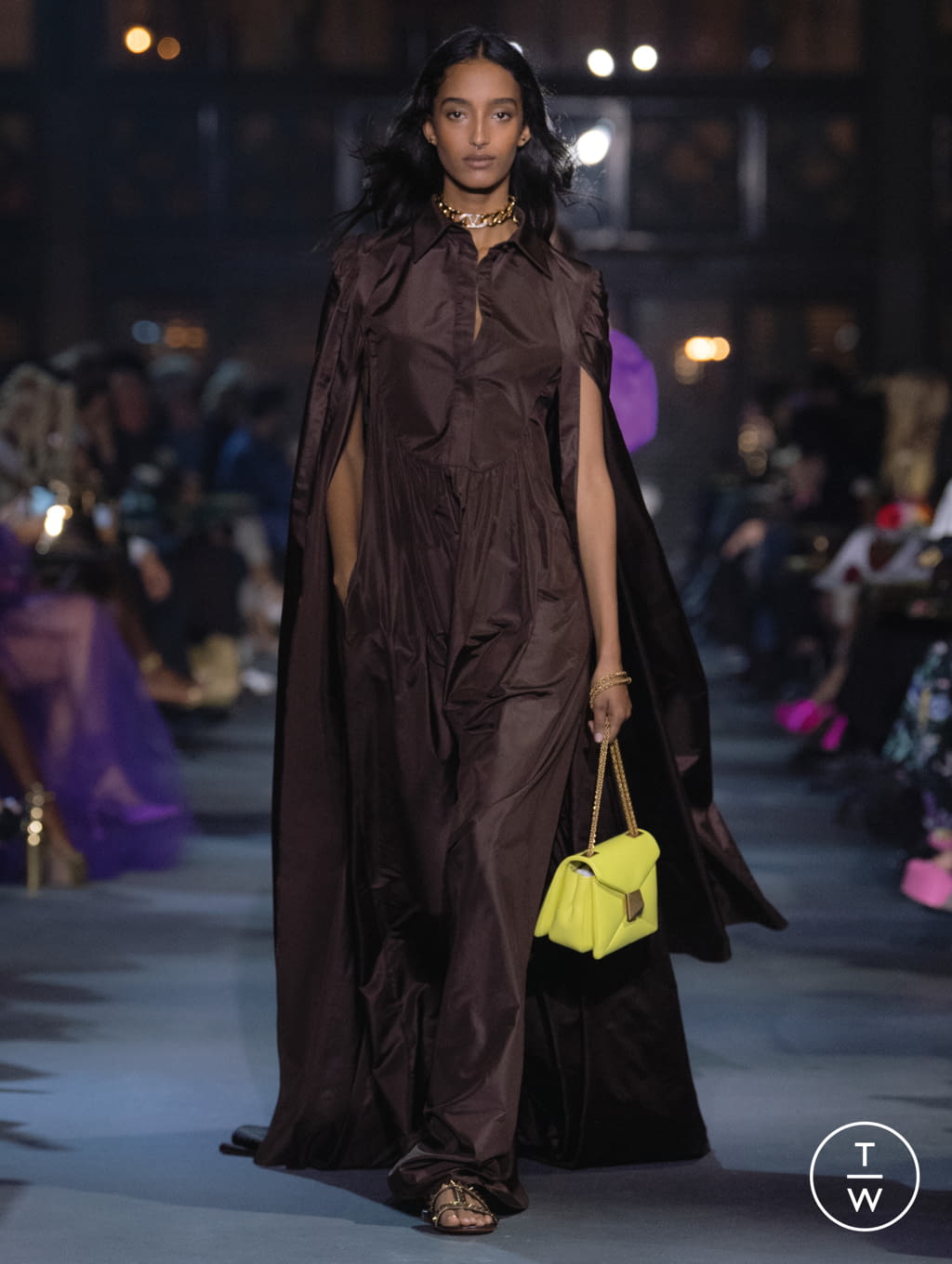 Fashion Week Paris Spring/Summer 2022 look 27 from the Valentino collection womenswear