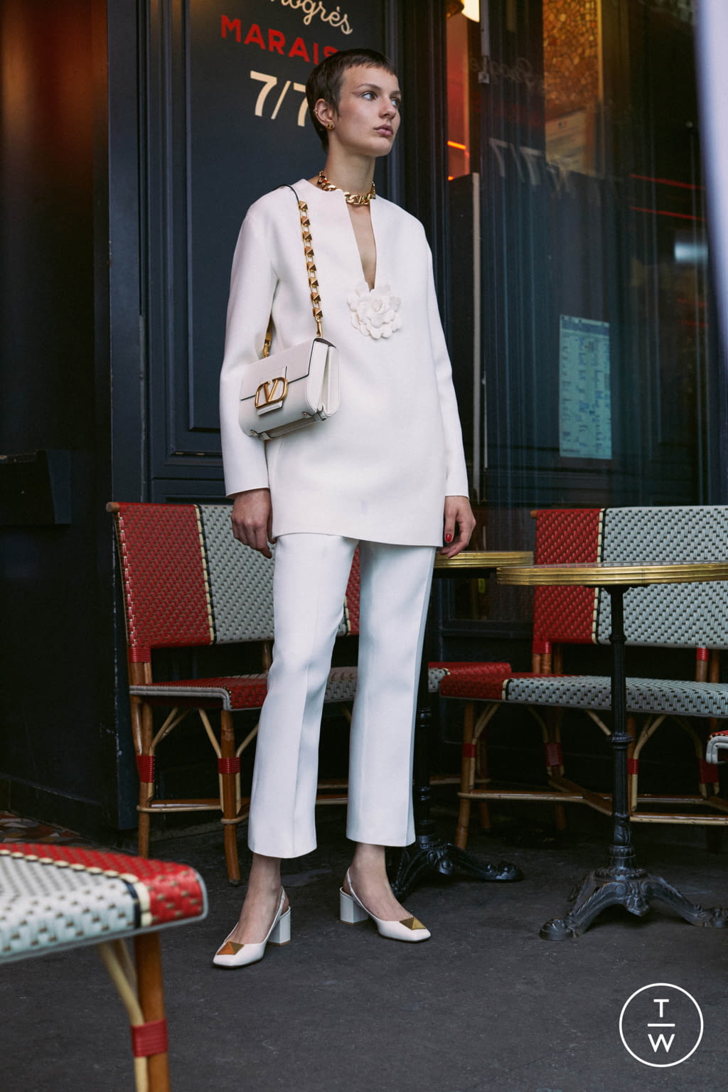 Fashion Week Paris Resort 2022 look 56 from the Valentino collection 女装