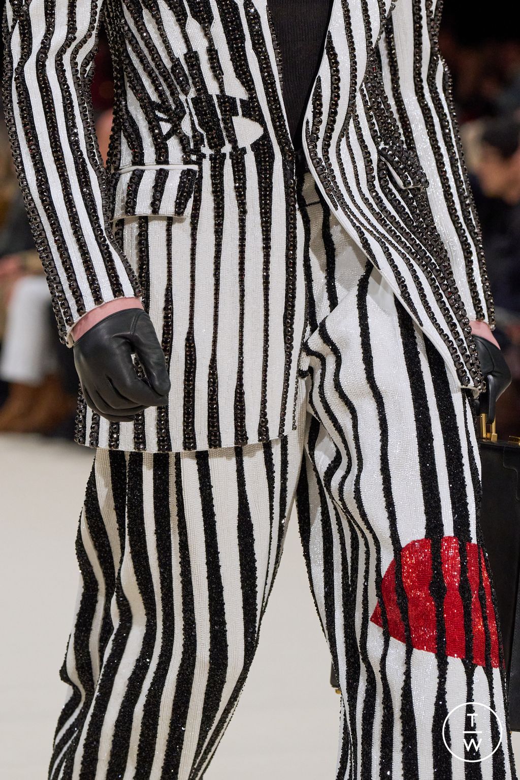 Fashion Week Paris Fall/Winter 2024 look 39 from the Balmain collection 男装配饰