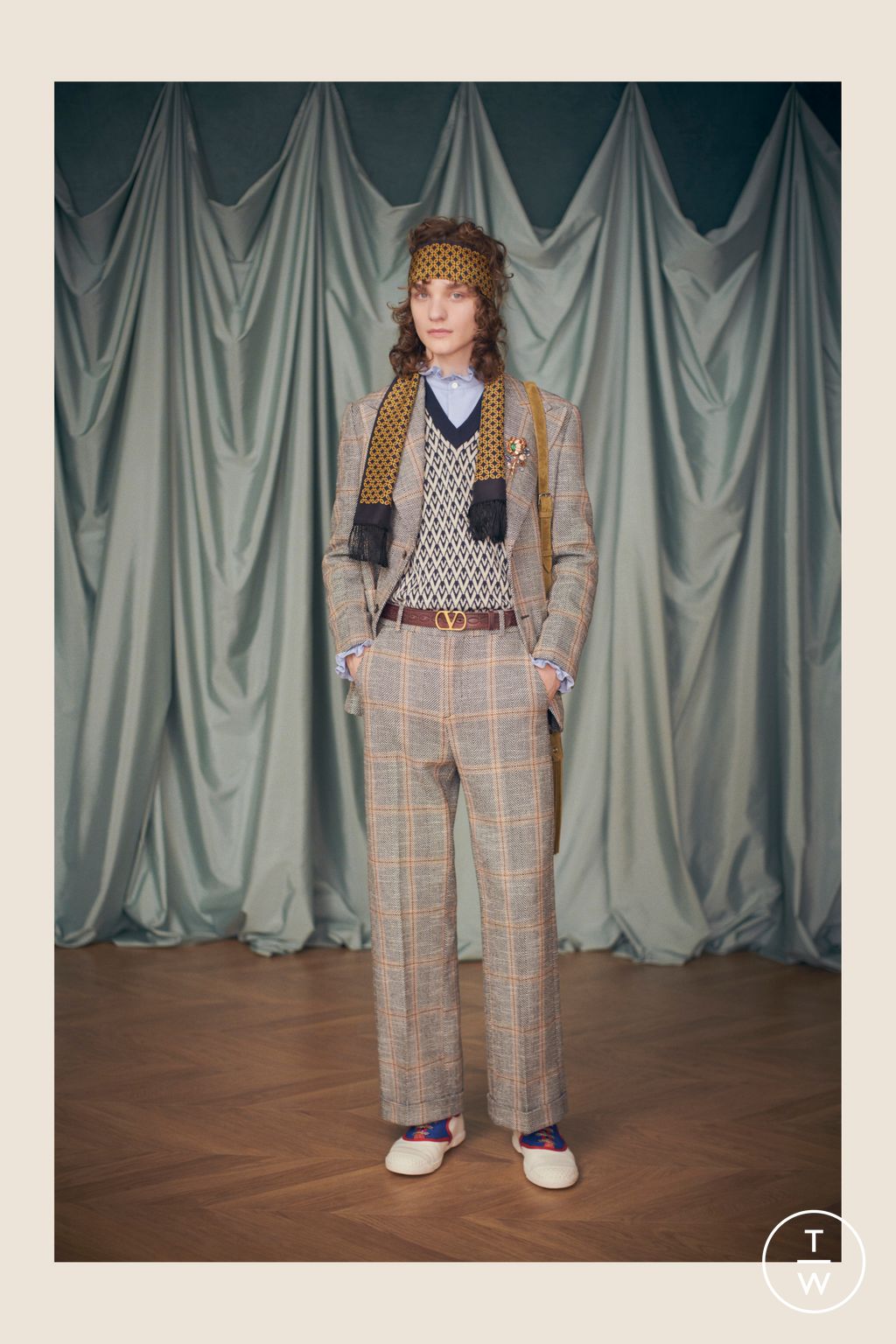Fashion Week Paris Resort 2025 look 27 from the Valentino collection womenswear