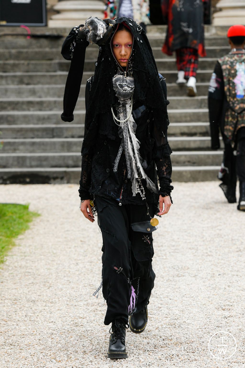 Fashion Week Paris Spring-Summer 2025 look 28 from the KIDILL collection 男装
