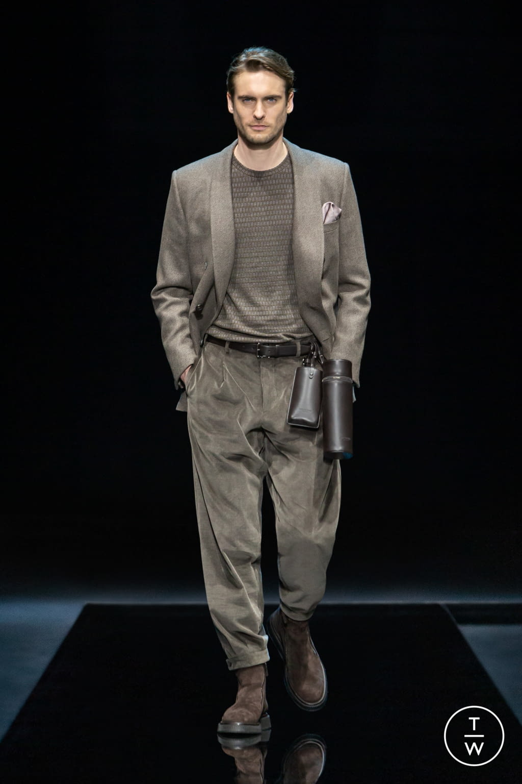 Fashion Week Milan Fall/Winter 2021 look 28 from the Giorgio Armani collection menswear