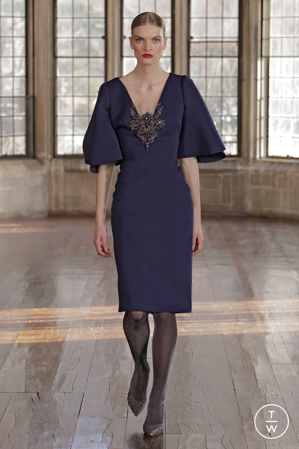 Fashion Week New York Fall/Winter 2022 look 28 from the Badgley Mischka collection 女装