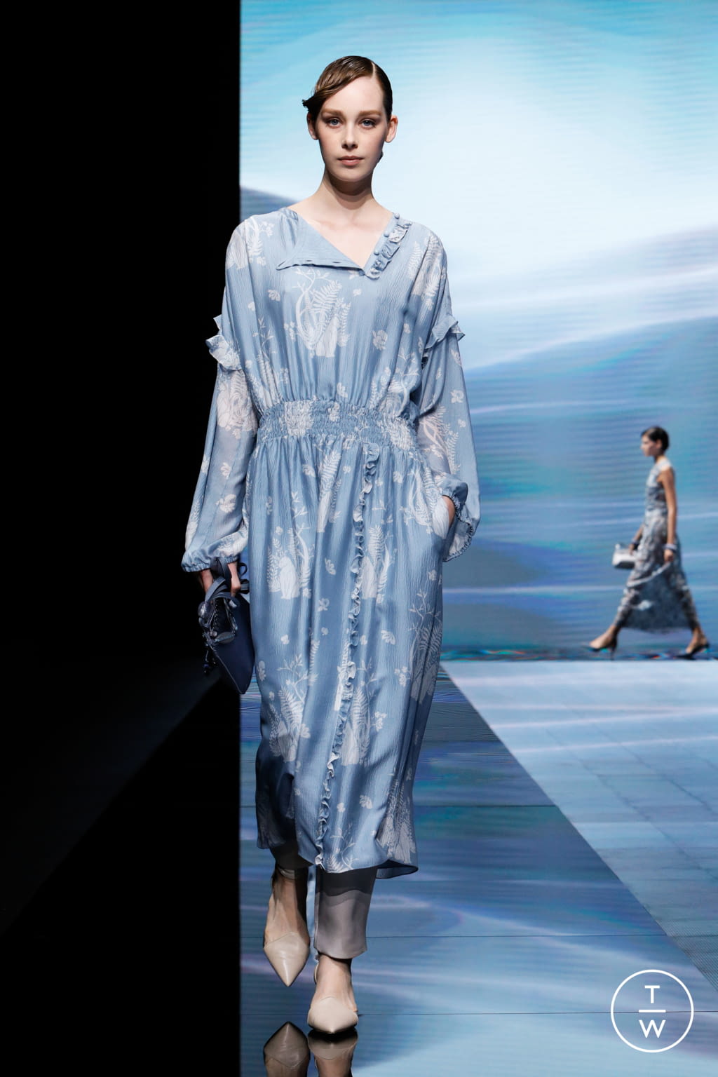 Fashion Week Milan Spring/Summer 2021 look 28 from the Giorgio Armani collection womenswear