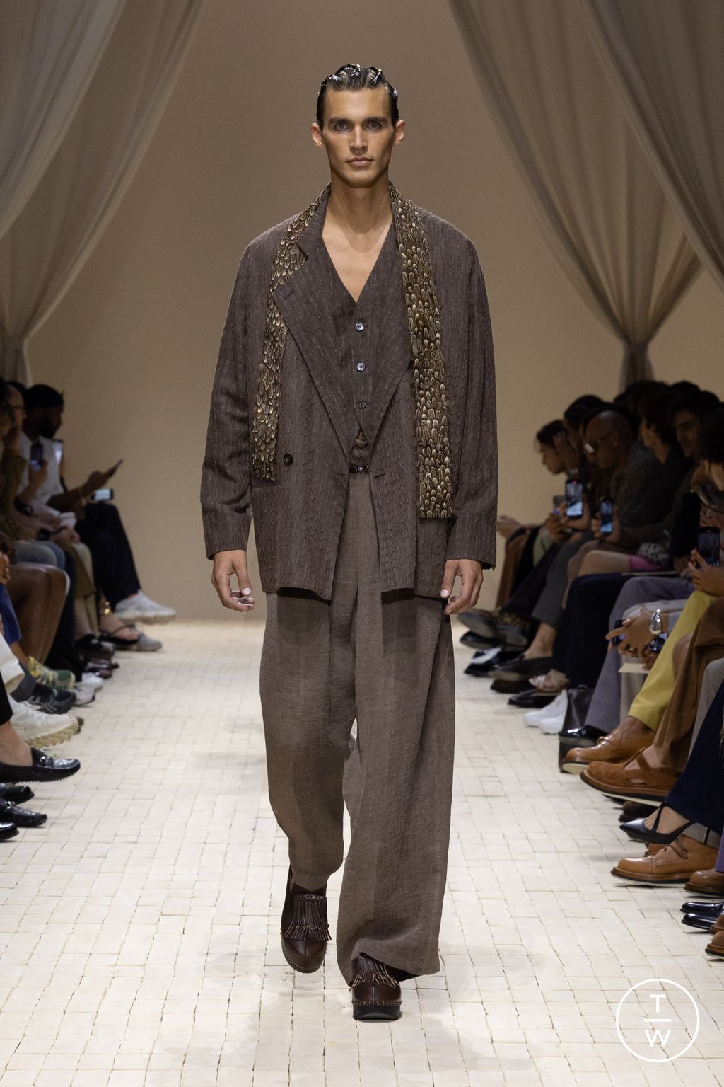 Fashion Week Milan Spring/Summer 2026 look 28 from the Emporio Armani collection menswear
