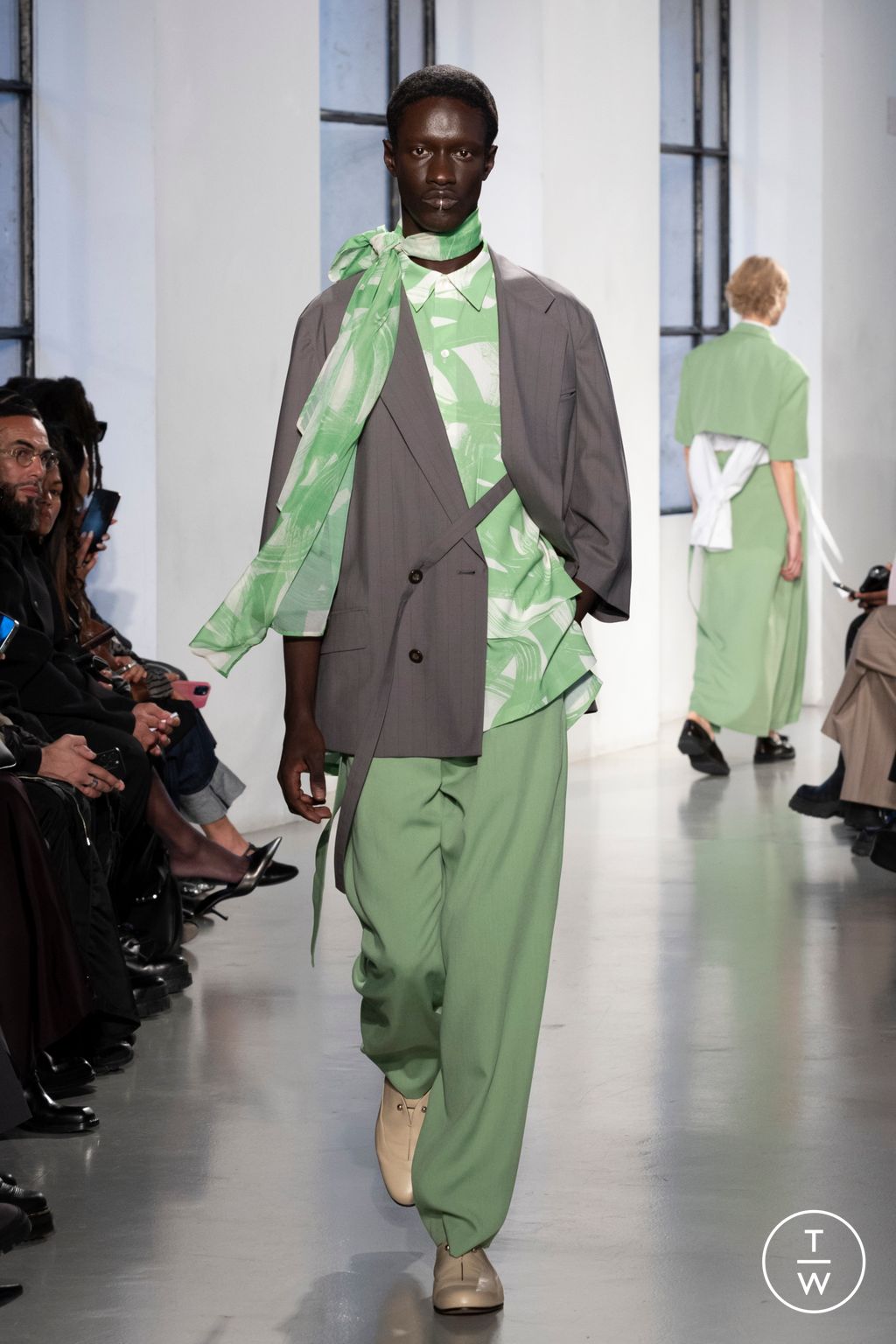 Fashion Week Paris Spring/Summer 2025 look 28 from the Ujoh collection womenswear