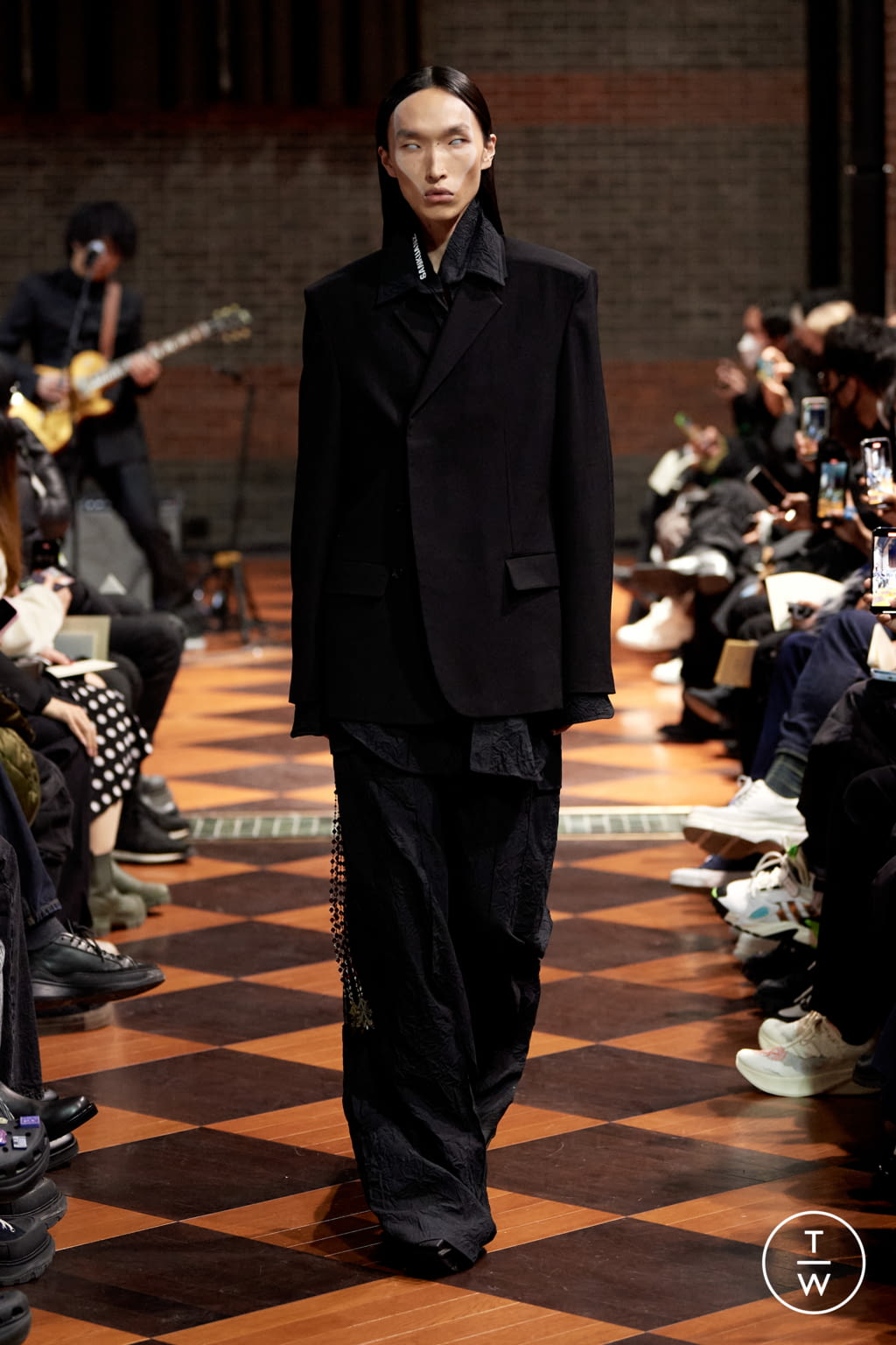 Fashion Week Paris Fall/Winter 2022 look 28 from the Sankuanz collection menswear