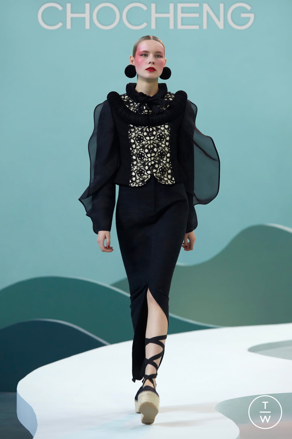 Fashion Week New York Fall/Winter 2021 look 27 from the Chocheng collection 女装