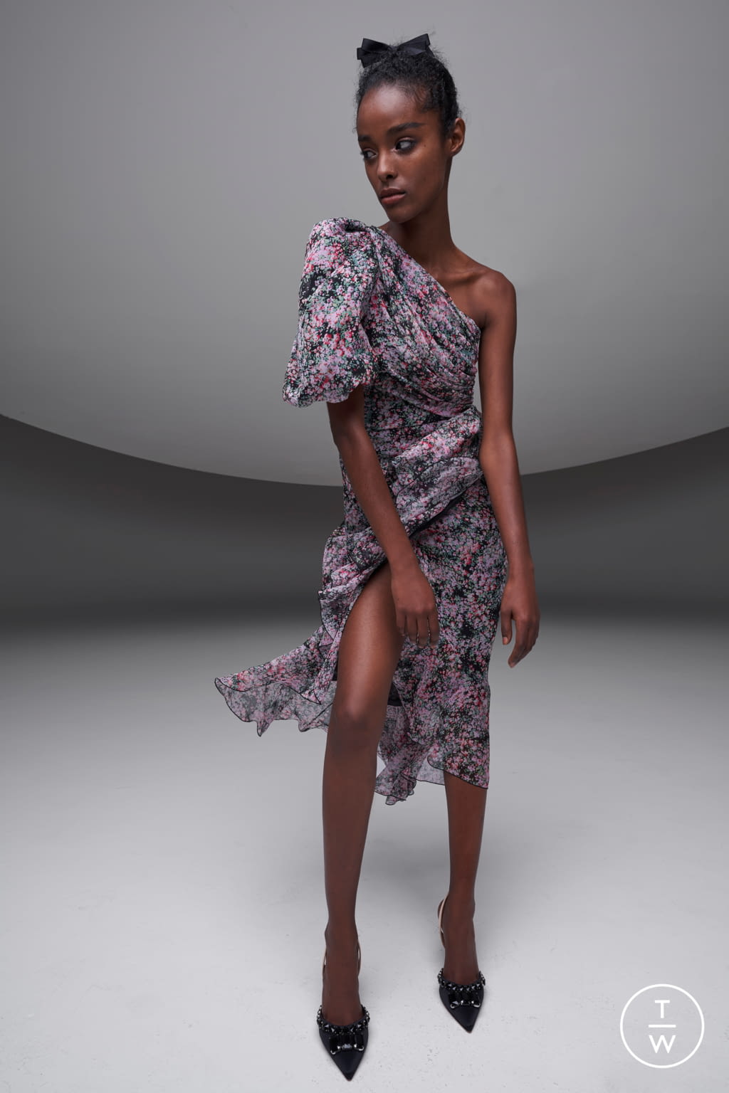 Fashion Week Paris Resort 2021 look 28 de la collection Giambattista Valli womenswear