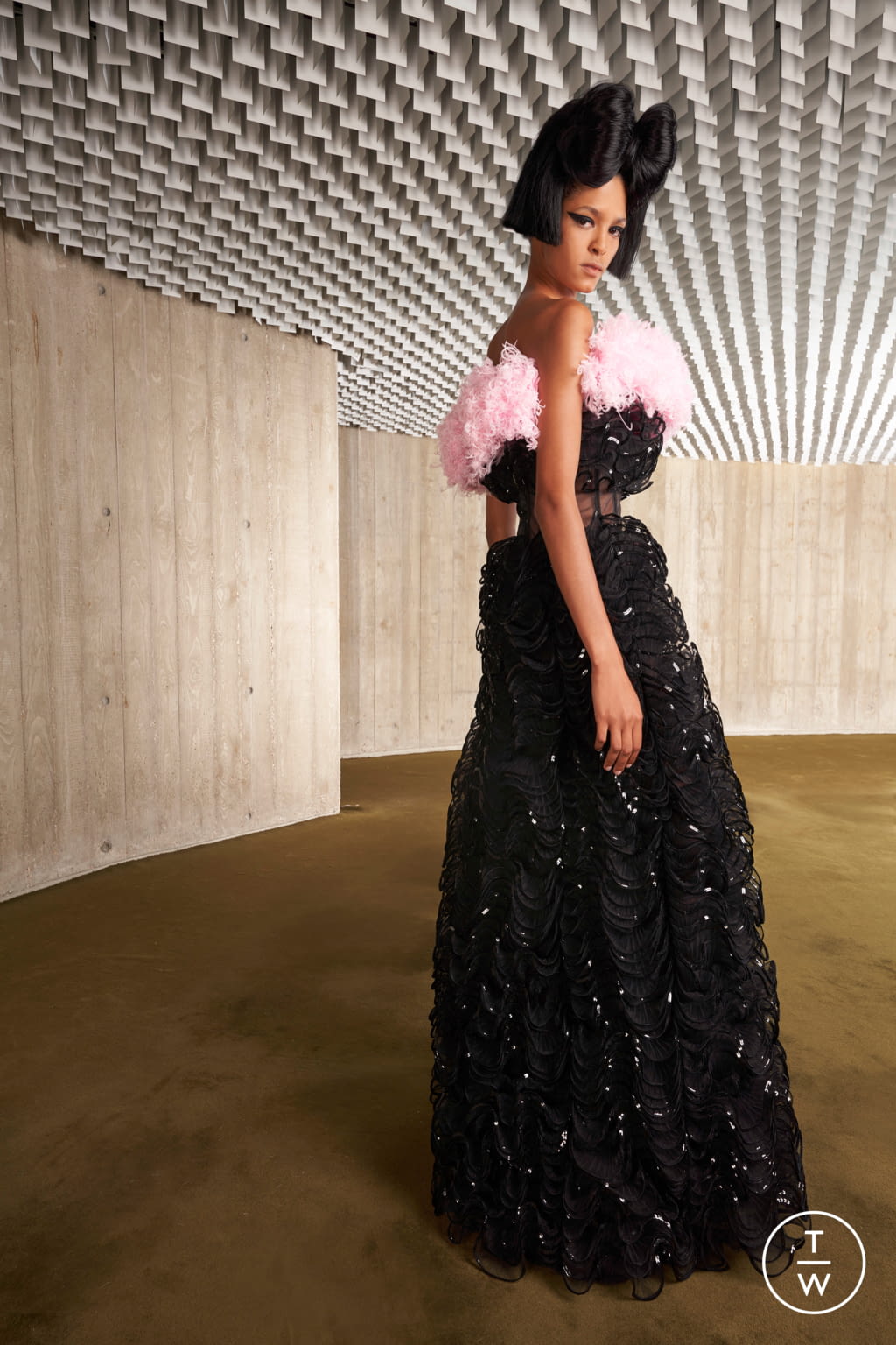 Fashion Week Paris Fall/Winter 2021 look 28 from the Giambattista Valli collection couture