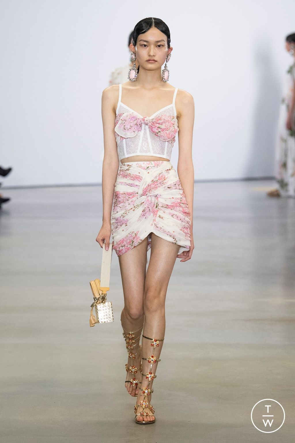 Fashion Week Paris Spring/Summer 2023 look 15 de la collection Giambattista Valli womenswear