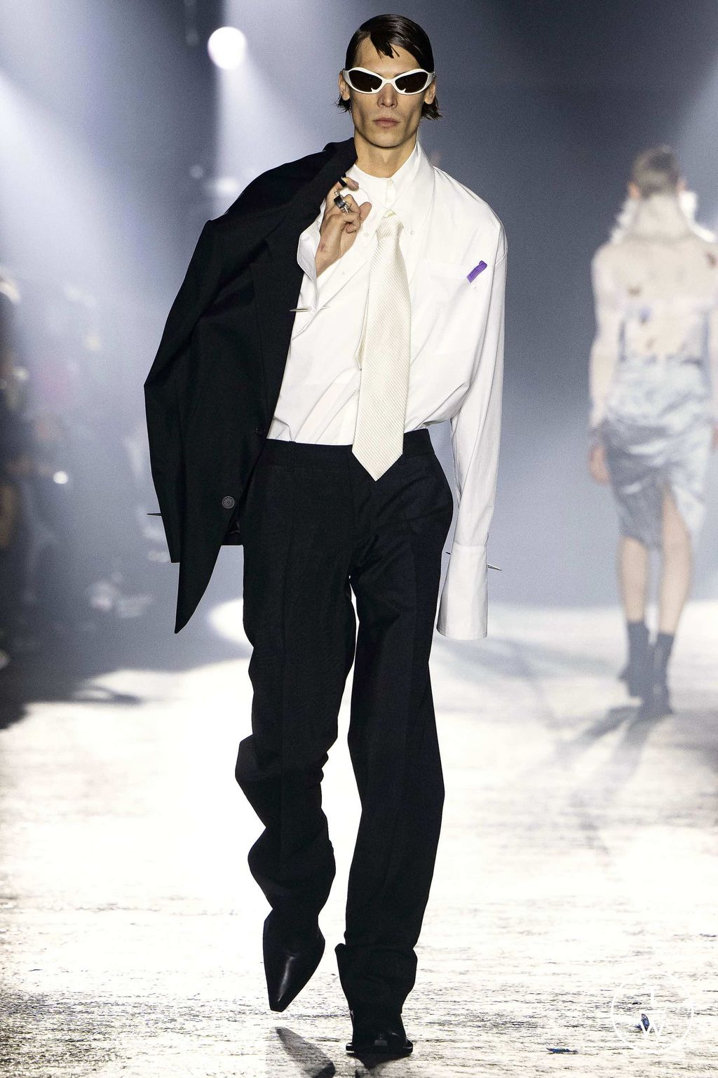 Fashion Week Milan Fall/Winter 2023 look 43 de la collection Jordanluca menswear