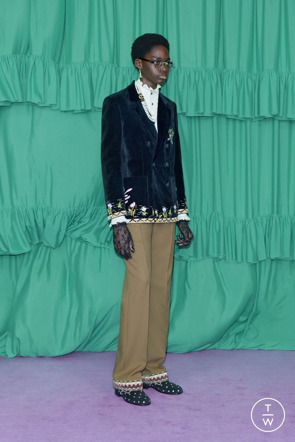 Fashion Week Paris Pre-Fall 2025 look 55 from the Valentino collection womenswear