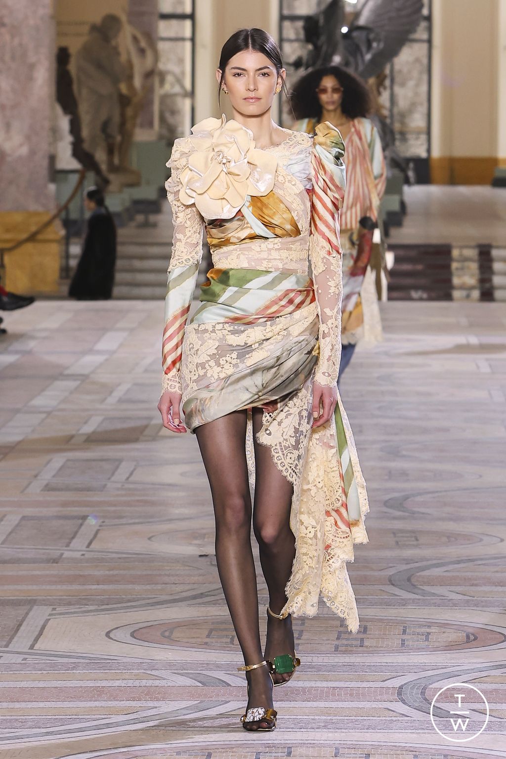 Fashion Week Paris Fall/Winter 2023 look 28 from the Zimmermann collection 女装