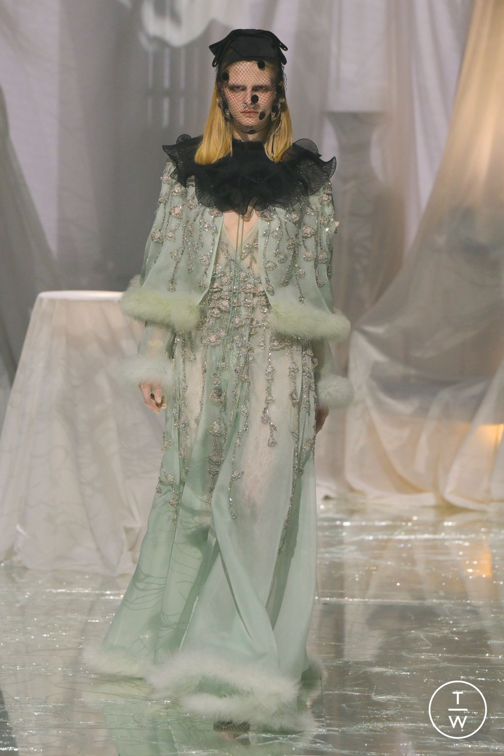 Fashion Week Paris Spring/Summer 2025 look 28 from the Valentino collection womenswear