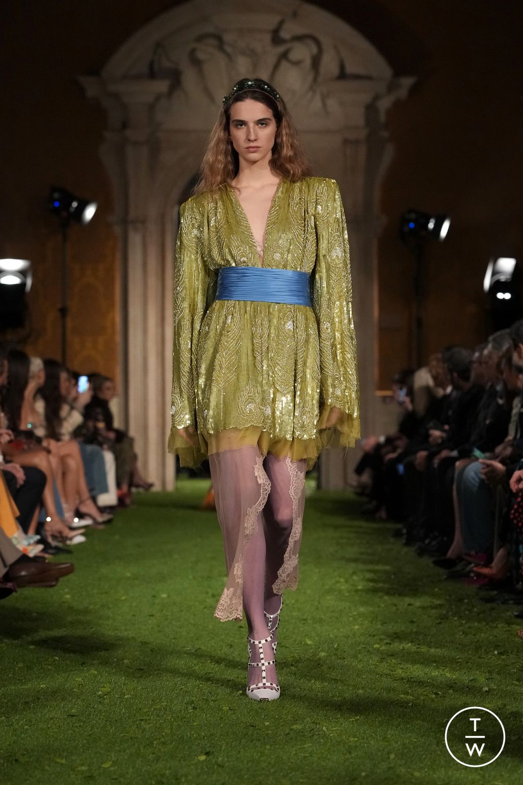 Fashion Week Paris Fall/Winter 2026 look 28 from the Valentino collection womenswear