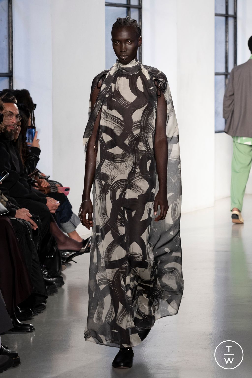 Fashion Week Paris Spring/Summer 2025 look 29 from the Ujoh collection womenswear