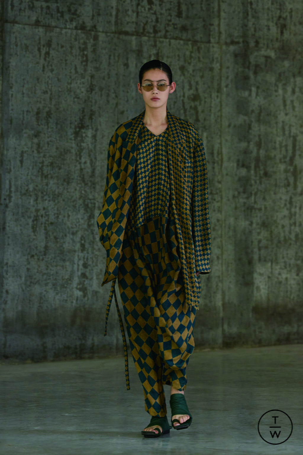 Fashion Week Paris Spring/Summer 2022 look 29 from the Uma Wang collection 女装