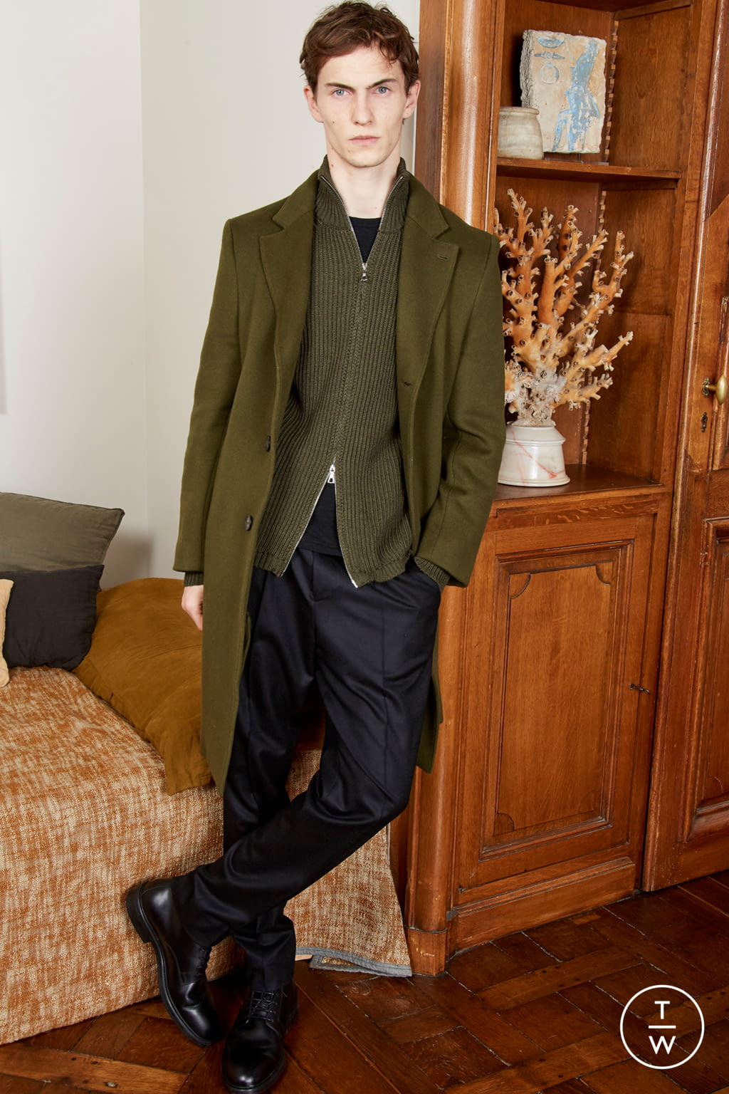 Fashion Week Paris Fall/Winter 2021 look 31 from the Officine Générale collection menswear