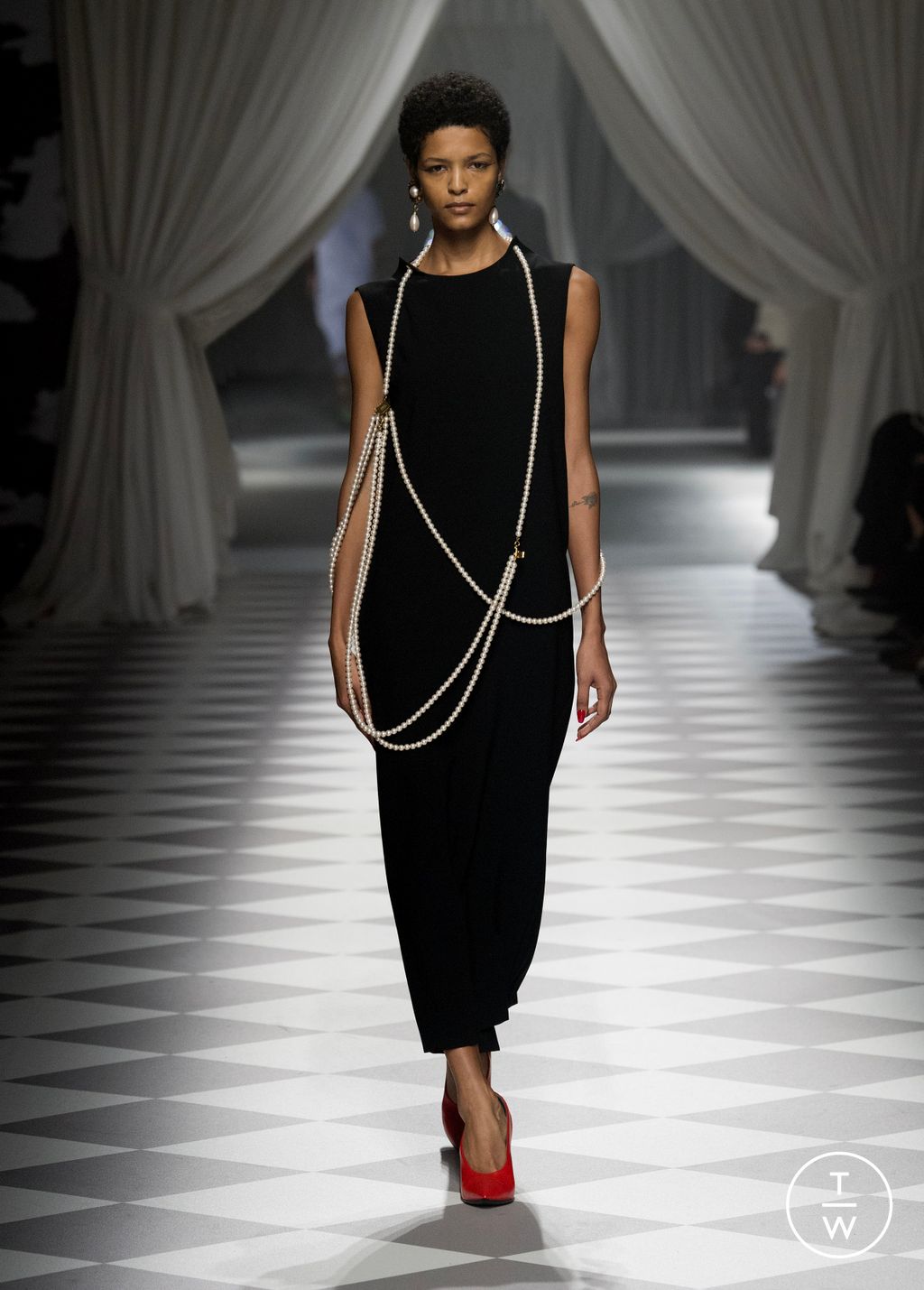 Fashion Week Milan Fall/Winter 2024 look 29 de la collection Moschino womenswear