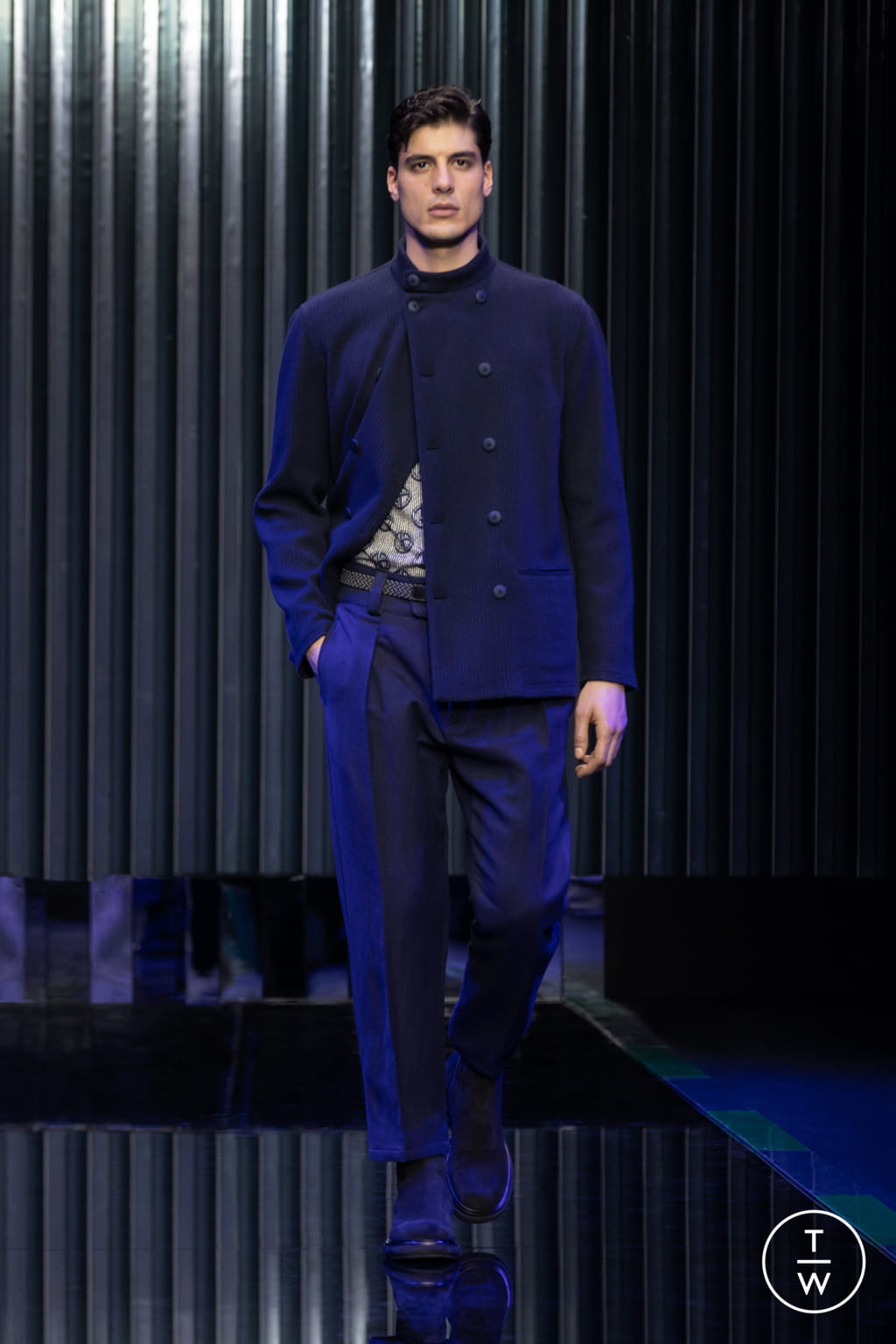 Fashion Week Milan Fall/Winter 2022 look 29 from the Giorgio Armani collection 女装