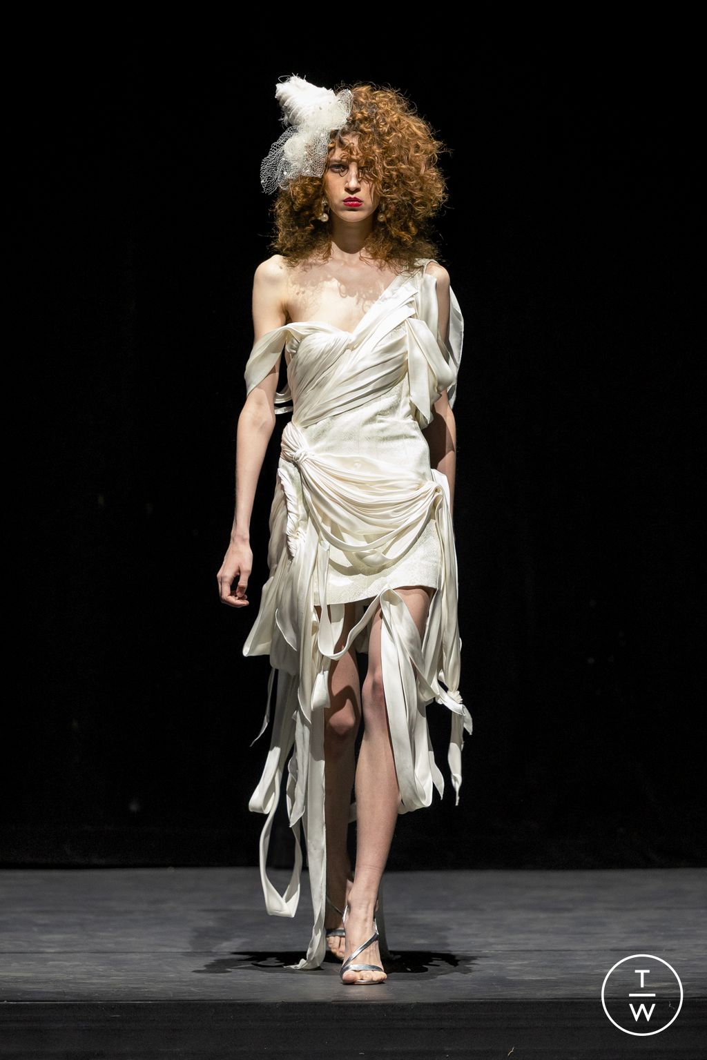 Fashion Week Paris Fall/Winter 2025 look 29 from the Ronald Van Der Kemp collection couture