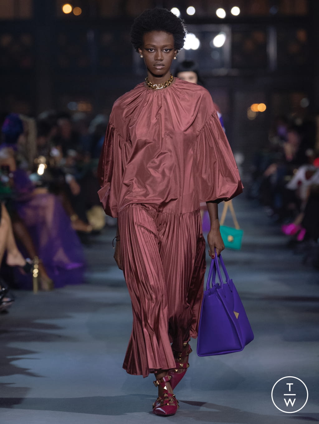 Fashion Week Paris Spring/Summer 2022 look 29 from the Valentino collection womenswear
