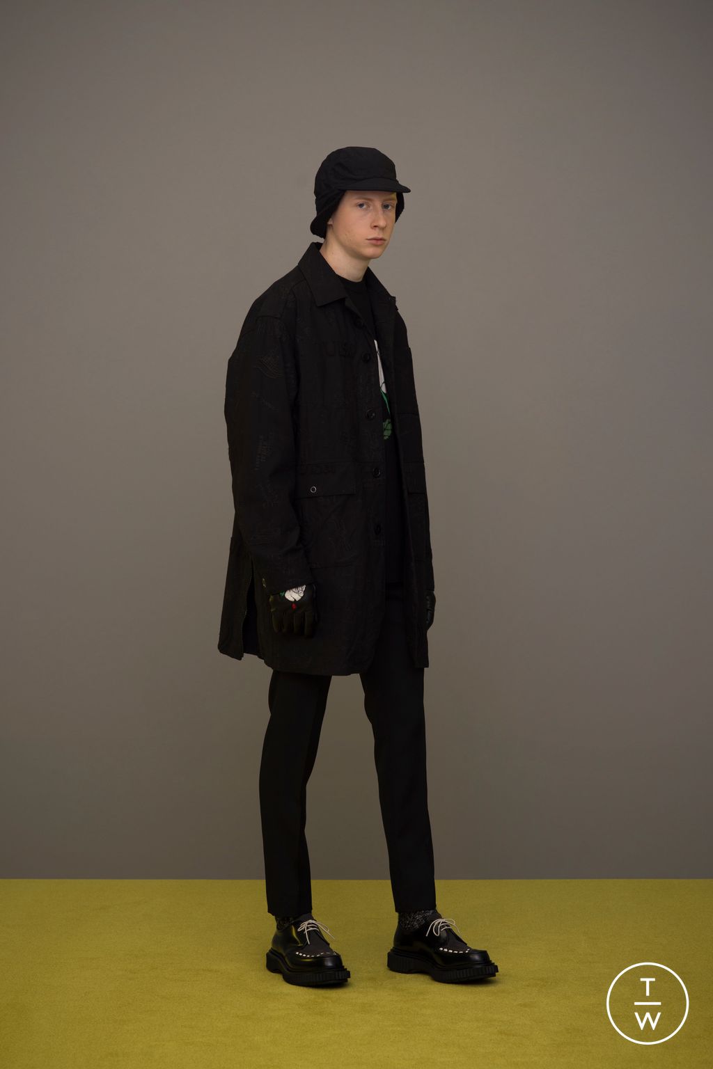 Fashion Week Paris Fall/Winter 2023 look 35 from the Undercover collection 男装