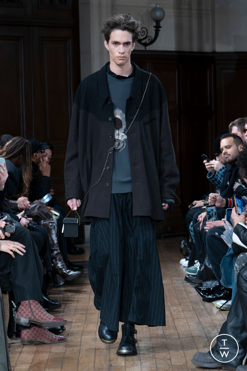 Fashion Week Paris Fall/Winter 2026 look 29 from the Ziggy Chen collection menswear