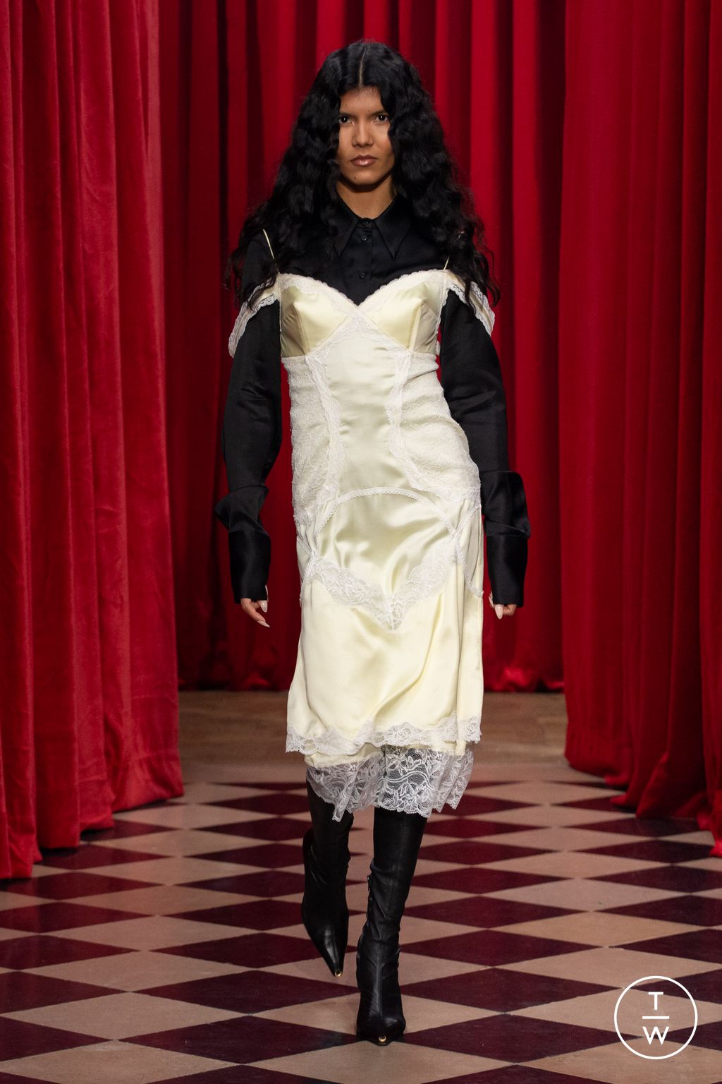 Fashion Week Paris Fall/Winter 2025 look 29 de la collection Marine Serre womenswear