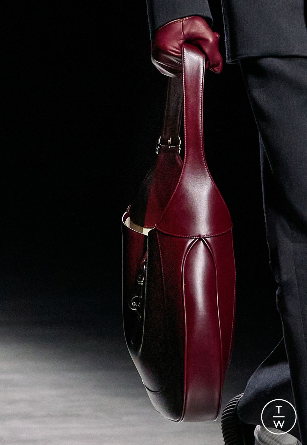 Fashion Week Milan Fall/Winter 2024 look 2 from the Gucci collection menswear accessories