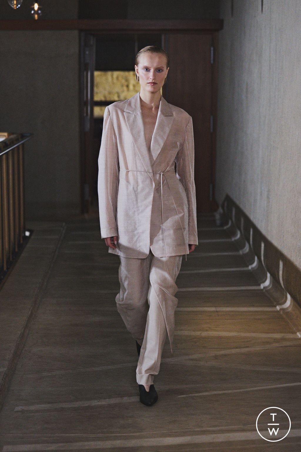 Fashion Week Paris Spring/Summer 2026 look 2 from the Mame Kurogouchi collection womenswear