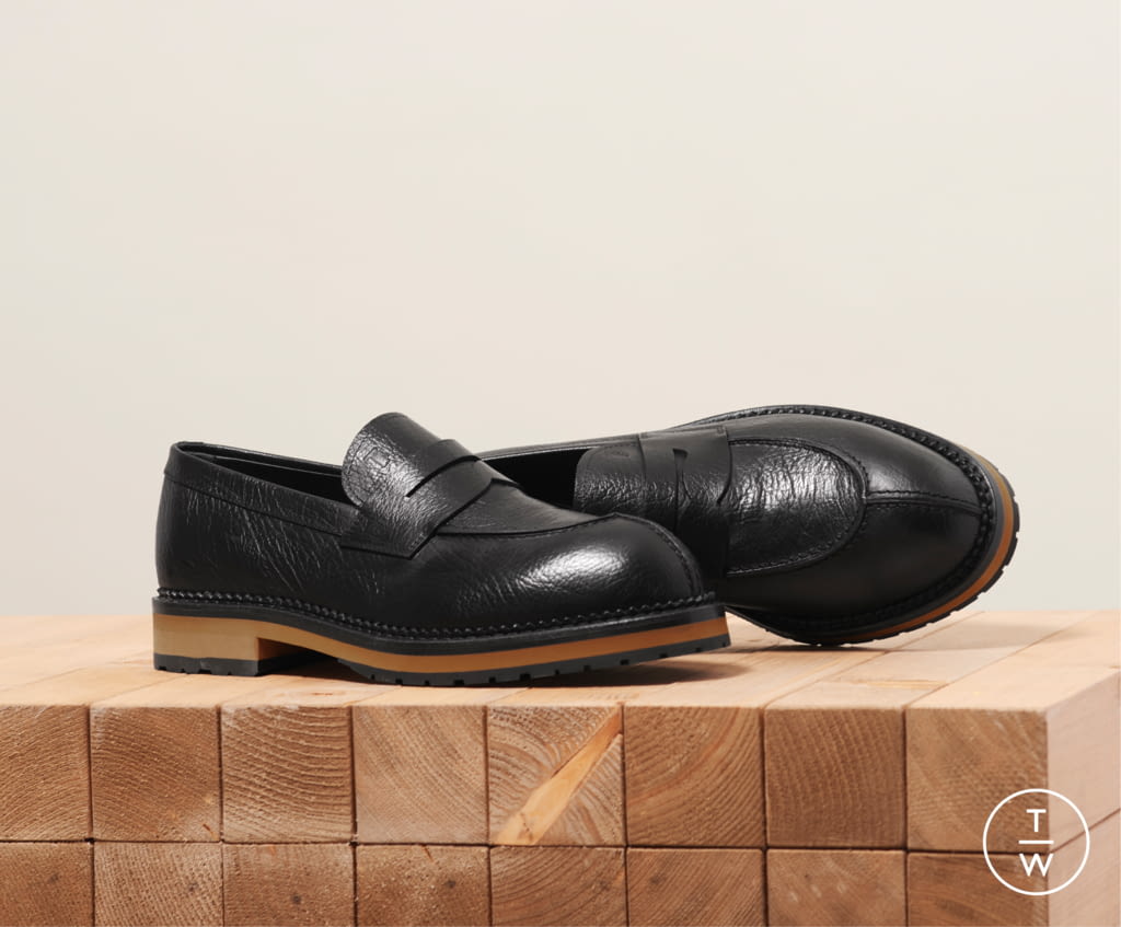 Fashion Week Milan Fall/Winter 2021 look 8 from the Tod's collection menswear accessories