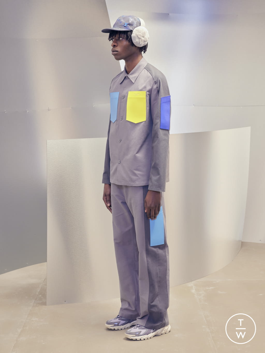 Fashion Week Paris Pre-Fall 2022 look 5 from the Louis Vuitton collection menswear