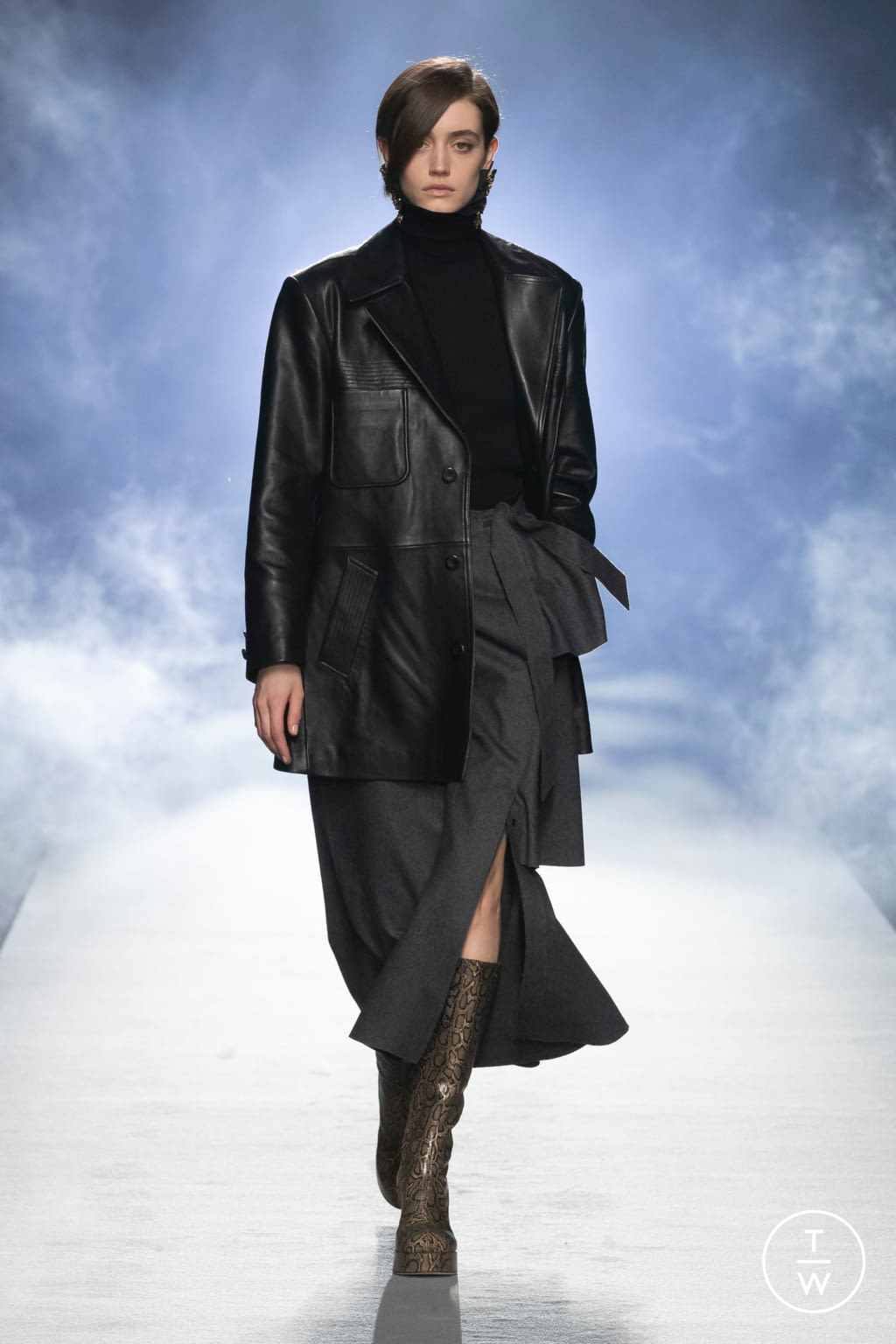 Fashion Week Milan Fall/Winter 2021 look 3 from the Alberta Ferretti collection 女装