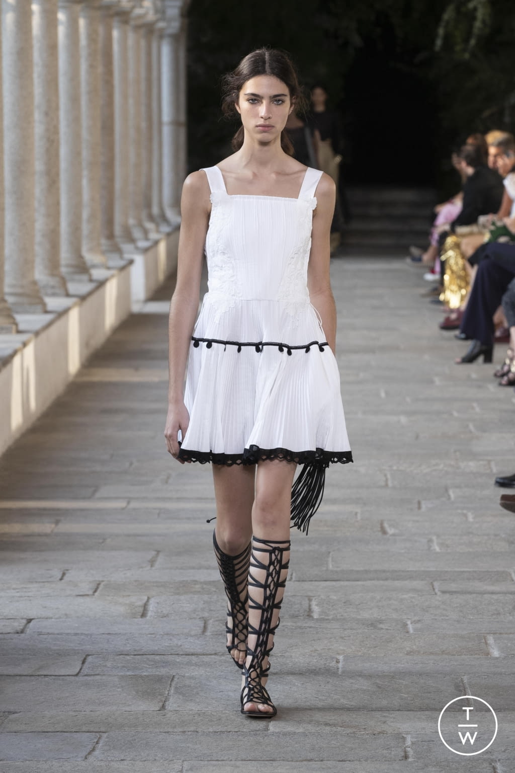 Fashion Week Milan Spring/Summer 2022 look 3 de la collection Alberta Ferretti womenswear