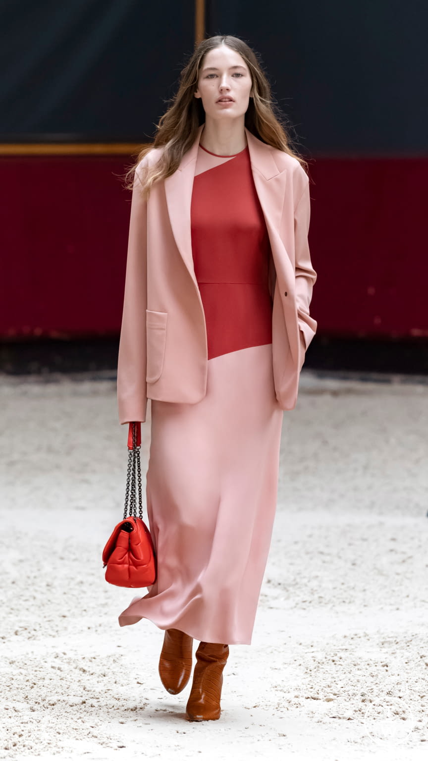 Fashion Week Paris Fall/Winter 2021 look 2 from the Longchamp collection 女装