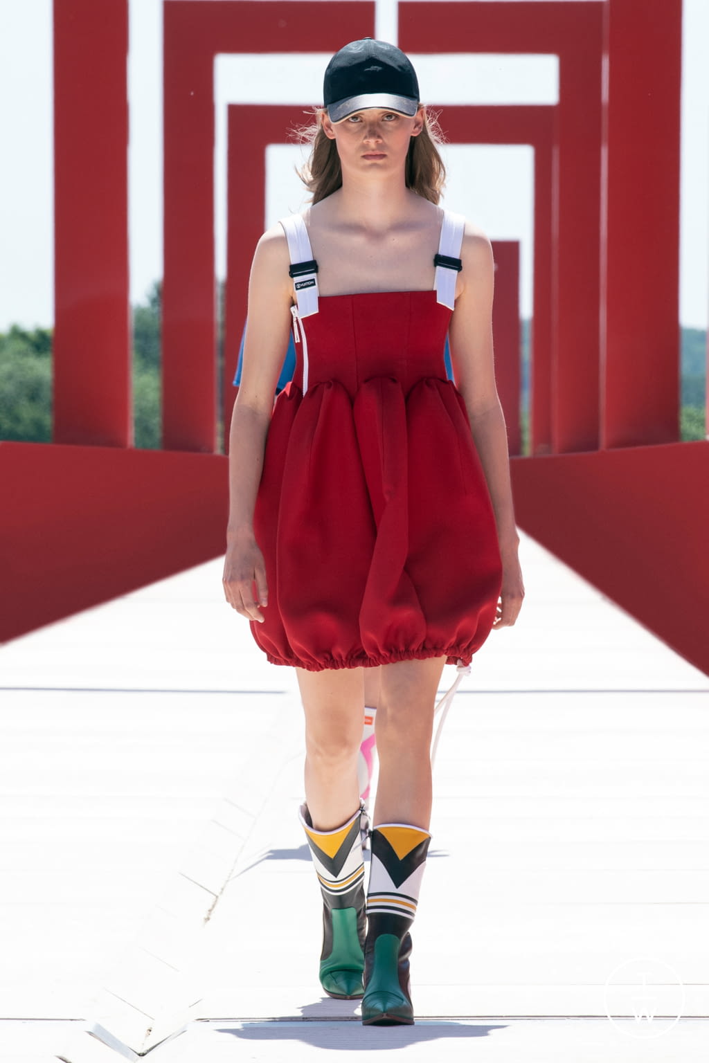 Fashion Week Paris Resort 2022 look 3 from the Louis Vuitton collection 女装