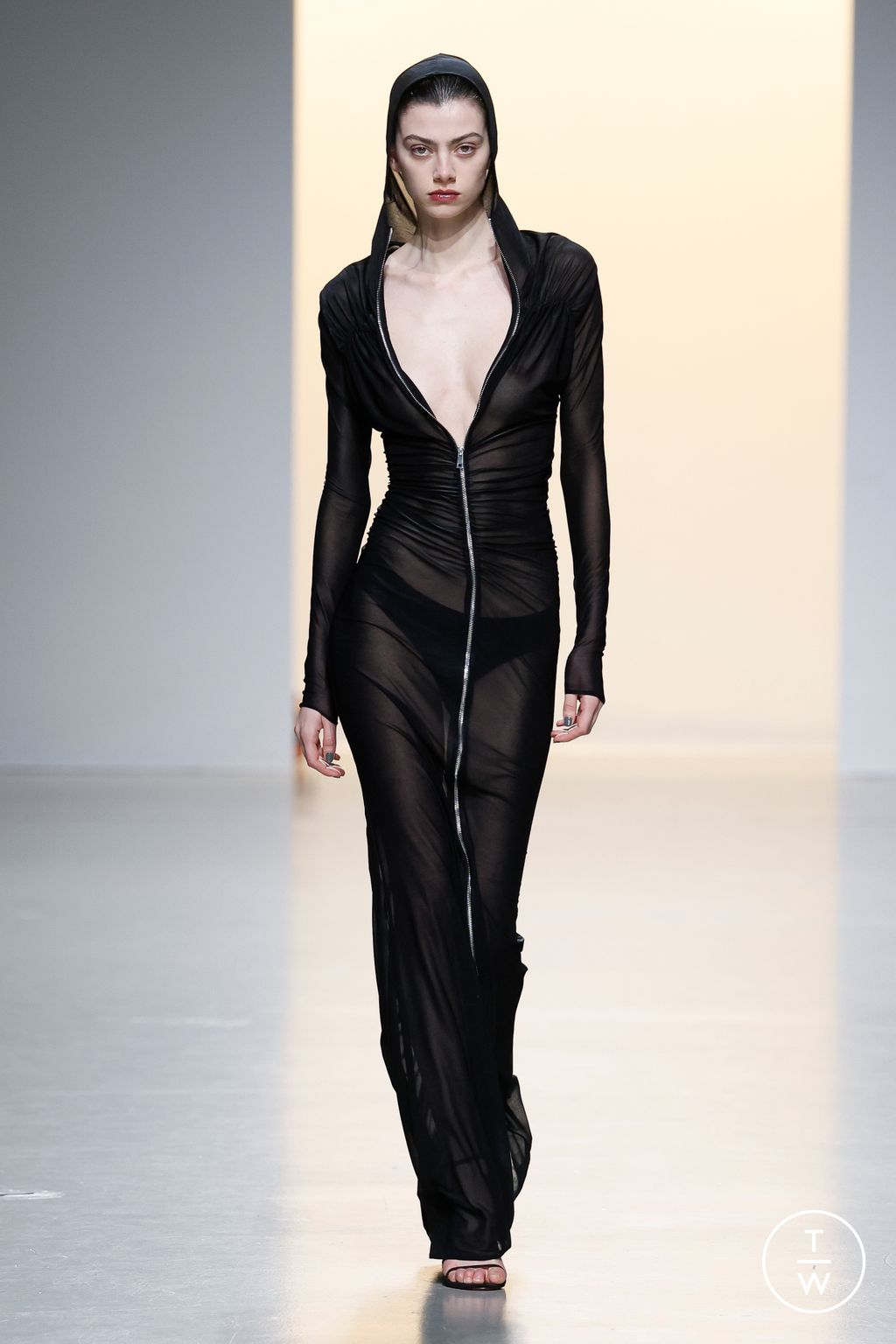 Fashion Week Paris Fall/Winter 2024 look 3 de la collection Atlein womenswear