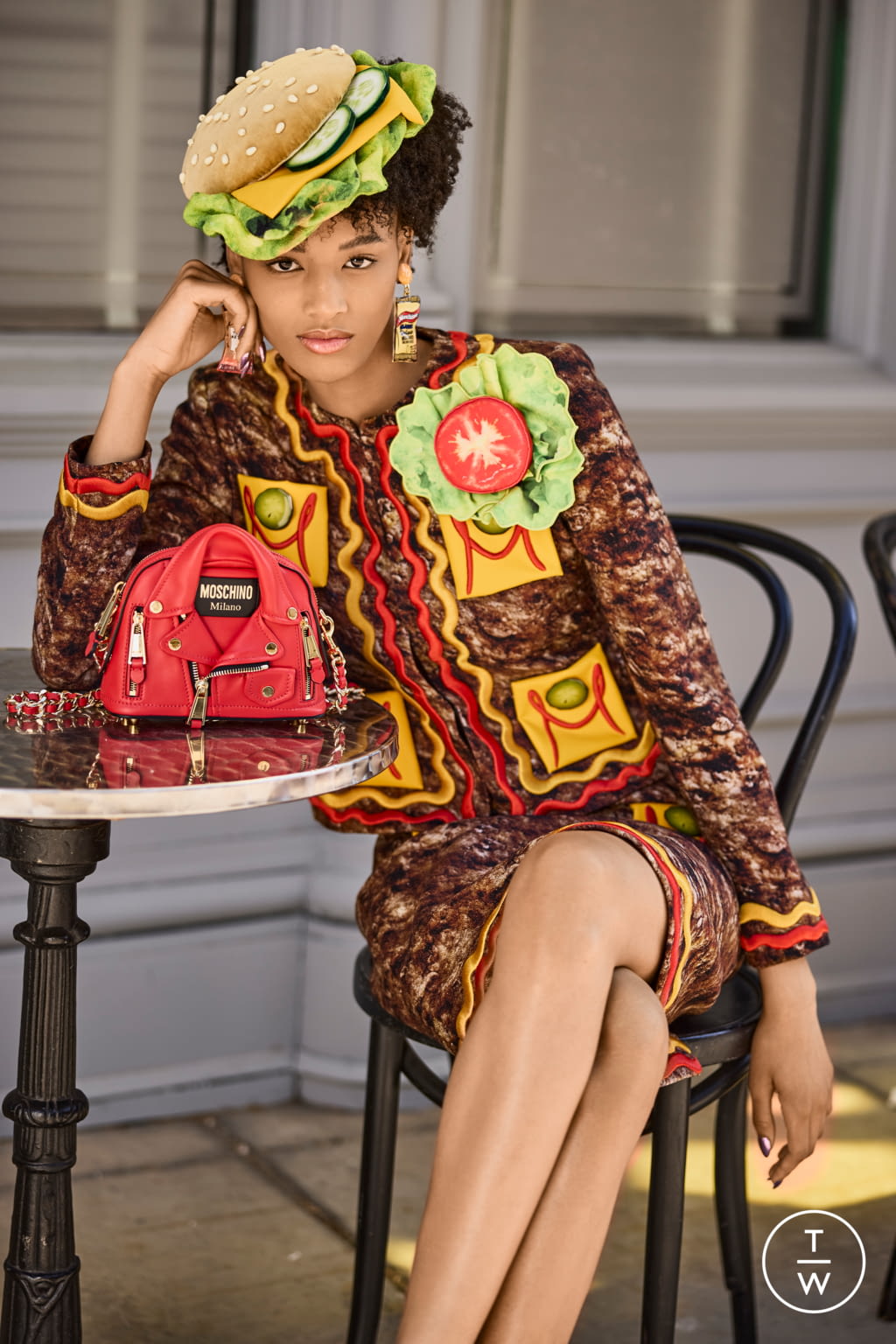 Fashion Week Milan Resort 2022 look 3 from the Moschino collection womenswear