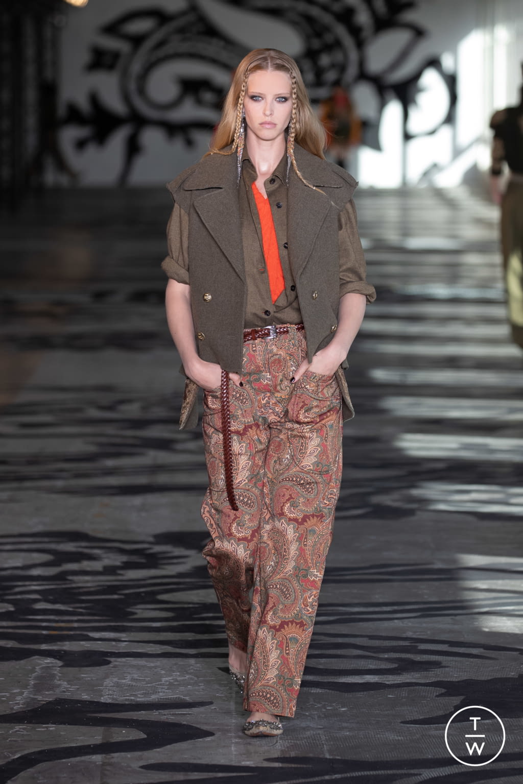 Fashion Week Milan Fall/Winter 2021 look 3 from the Etro collection 女装