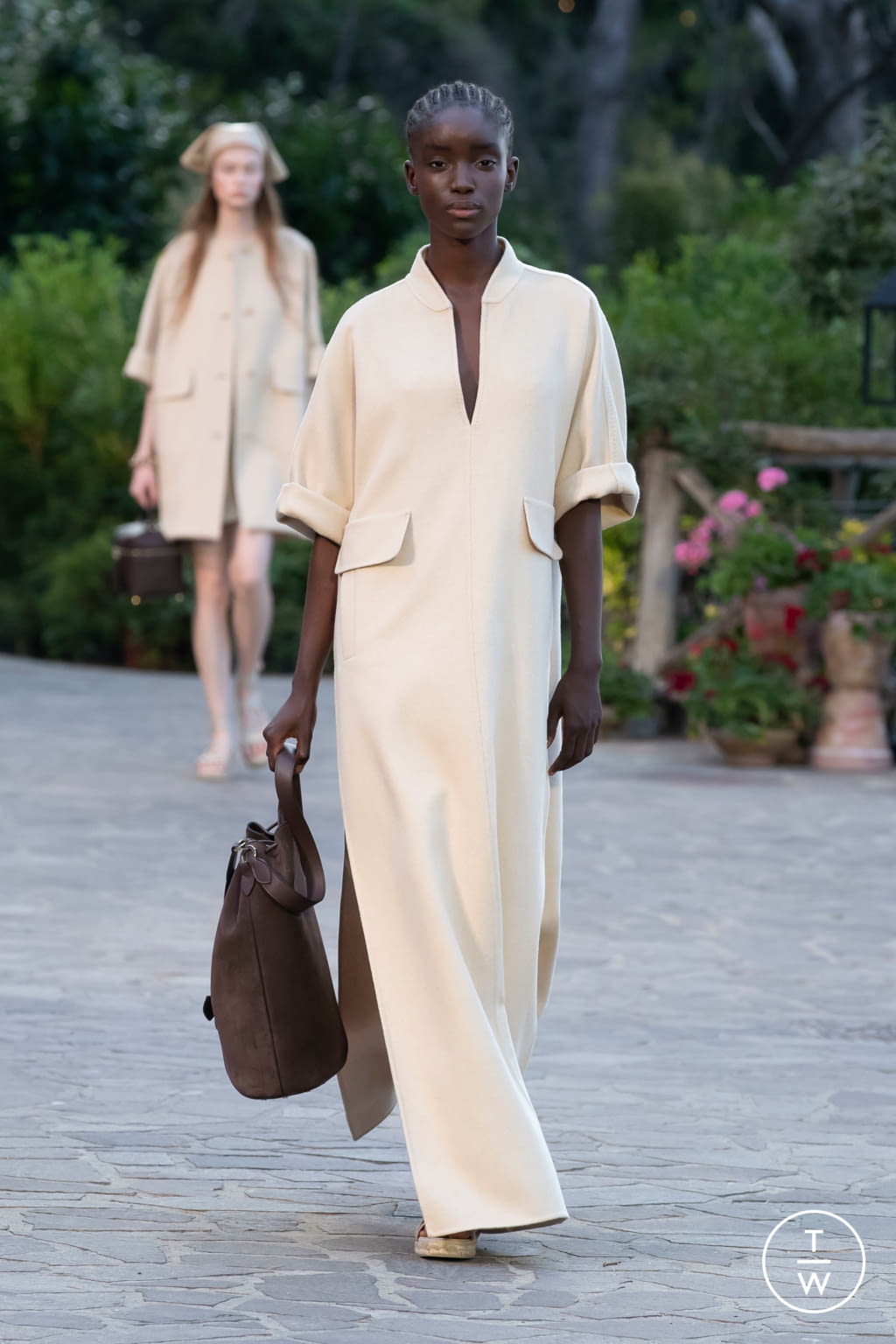 Fashion Week Milan Resort 2022 look 3 from the Max Mara collection 女装
