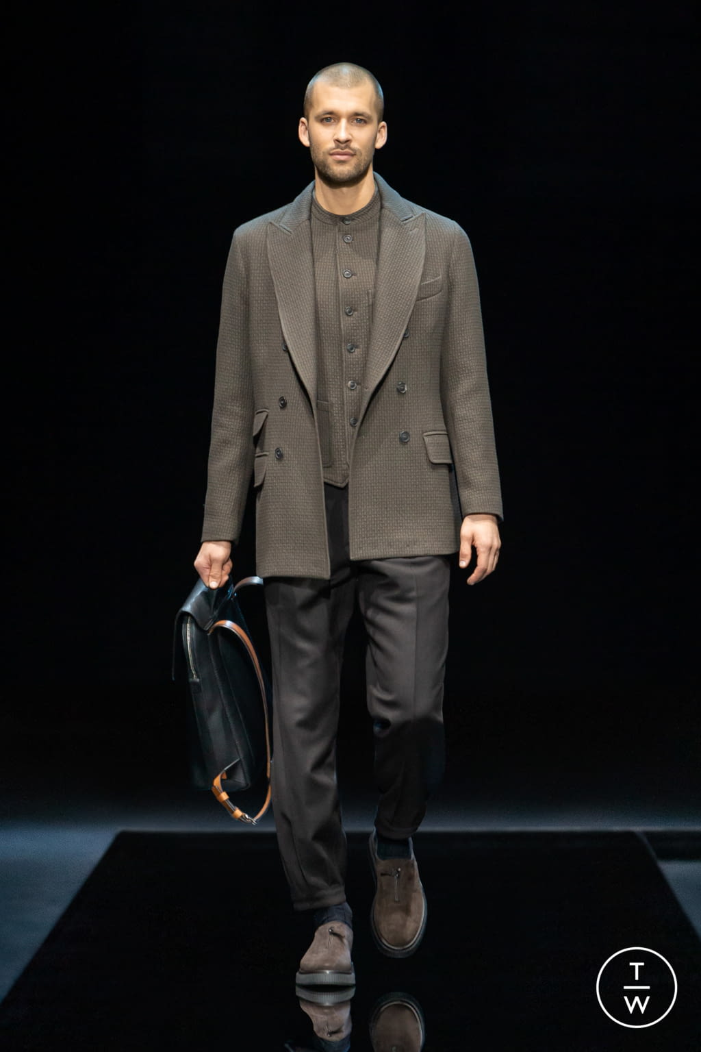 Fashion Week Milan Fall/Winter 2021 look 30 from the Giorgio Armani collection menswear