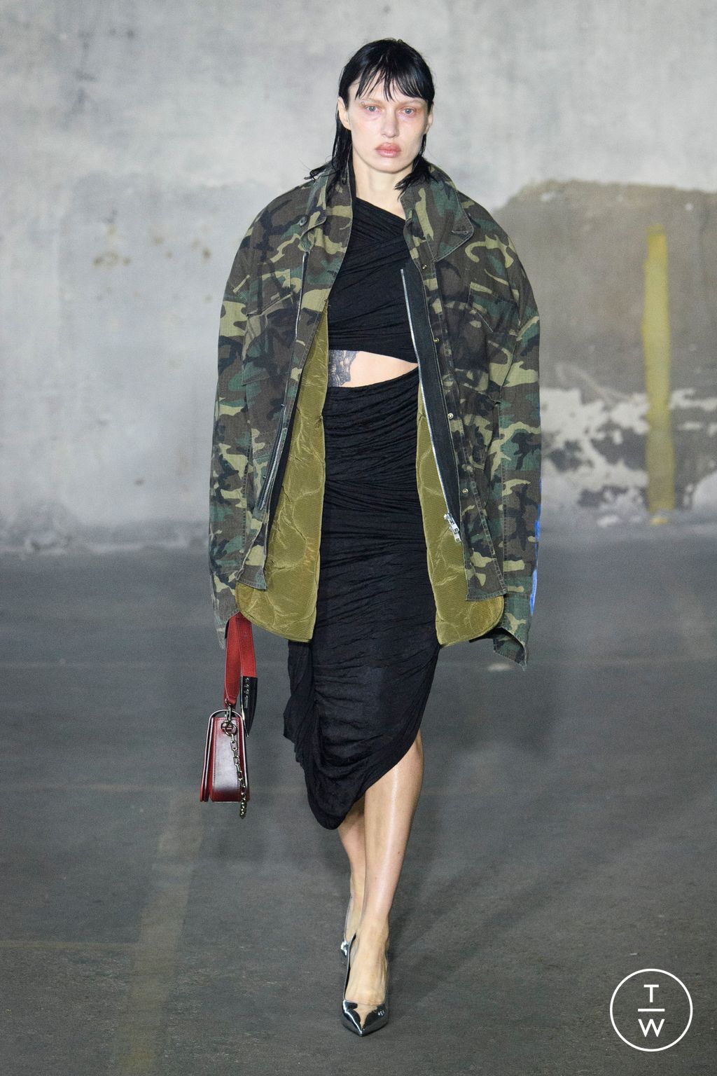 Fashion Week Paris Fall/Winter 2023 look 30 de la collection Sankuanz menswear