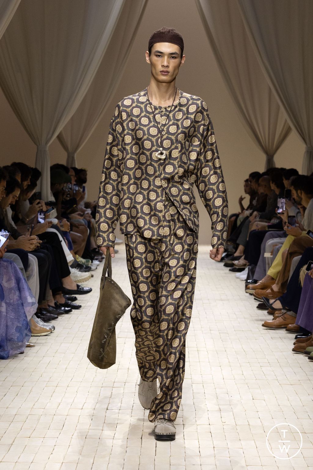 Fashion Week Milan Spring/Summer 2026 look 30 de la collection Emporio Armani menswear