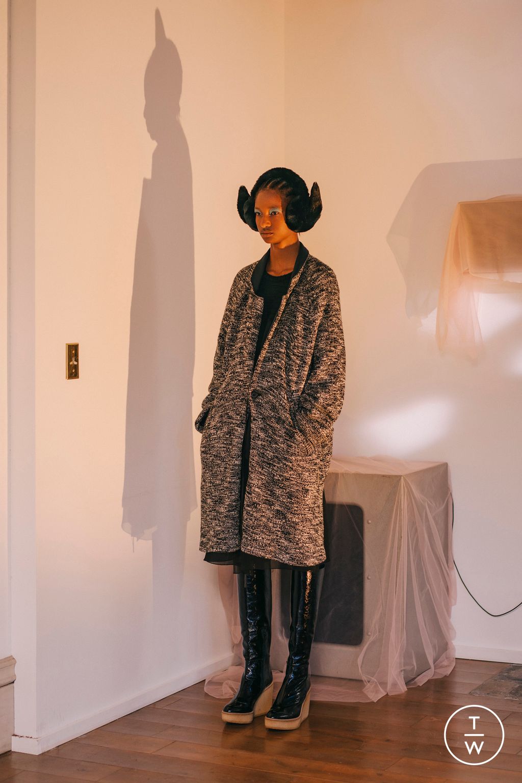 Fashion Week Paris Pre-Fall 2023 look 30 from the Undercover collection womenswear