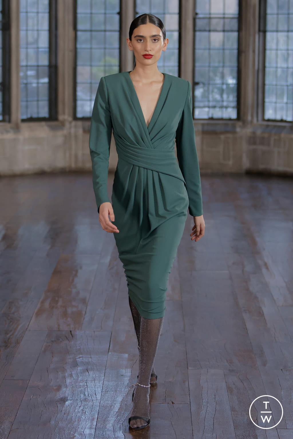 Fashion Week New York Fall/Winter 2022 look 30 from the Badgley Mischka collection womenswear