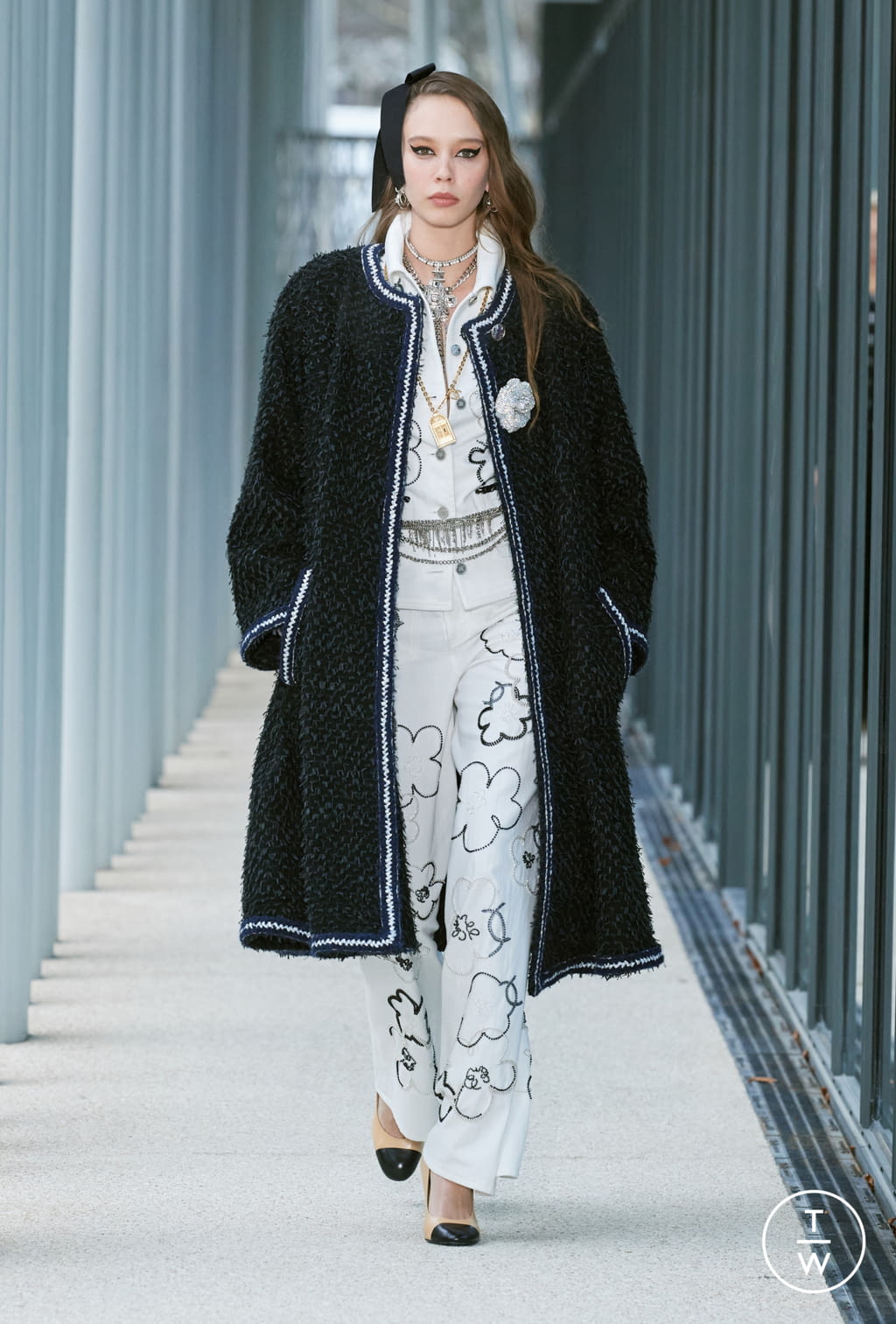 Fashion Week Paris Pre-Fall 2022 look 30 from the Chanel collection womenswear